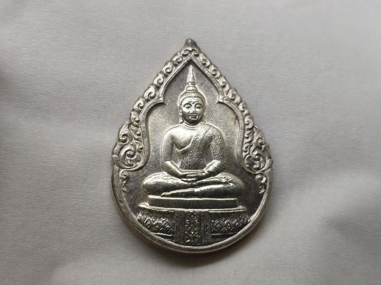 เหรียญพระแก้วมรกต ภปร รุ่นสอง ชุด 3 ฤดู เนื้อเงิน ฉลองกรุงรัตนโกสินทร์ 200 ปี พ.ศ.2525 พร้อมกล่องเดิม รูปที่ 6