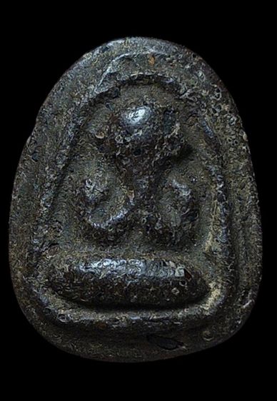 พระปิดตาหลวงปู่จีนวัดท่าลาด ฉะเชิงเทรา พิมพ์แข้งหมอน