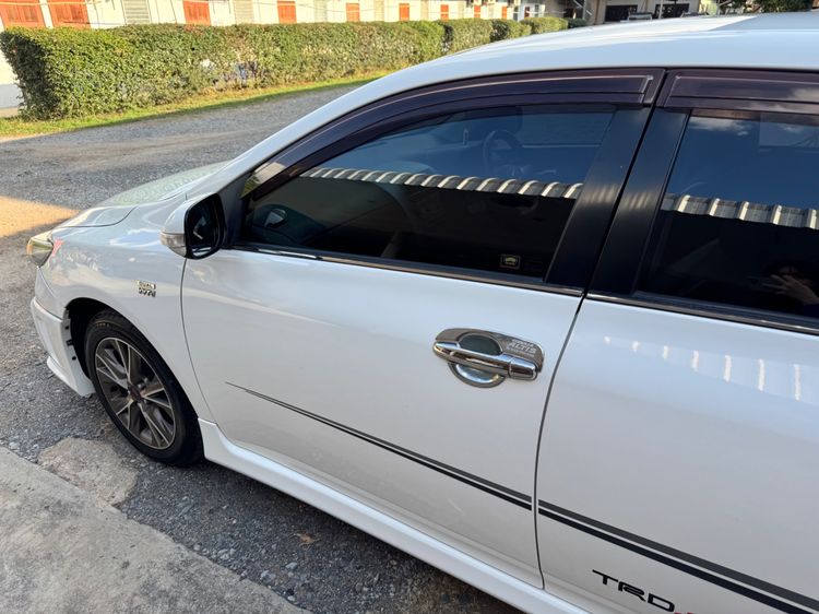 รถ Toyota Altis 1.8 TRD Sportivo สี ขาว