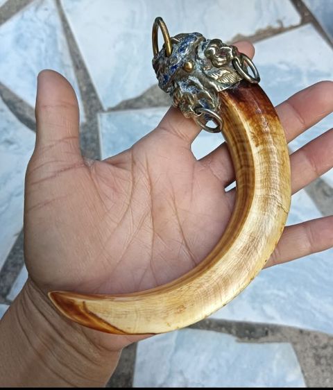 พระสีเหลือง 1 องค์