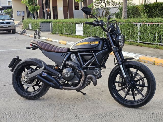 Ducati Scrambler Full Throttle 
