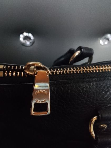 กระเป๋า coach mini emma satchel แท้ (มือสอง) สภาพดี รูปที่ 8