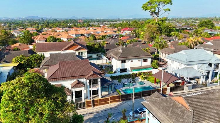 ตกแต่งครบ 2014 บ้านเดี่ยว 2 ชั้น พร้อมสระว่ายน้ำ  พัทยา  จังหวัดชลบุรี รูปที่ 3