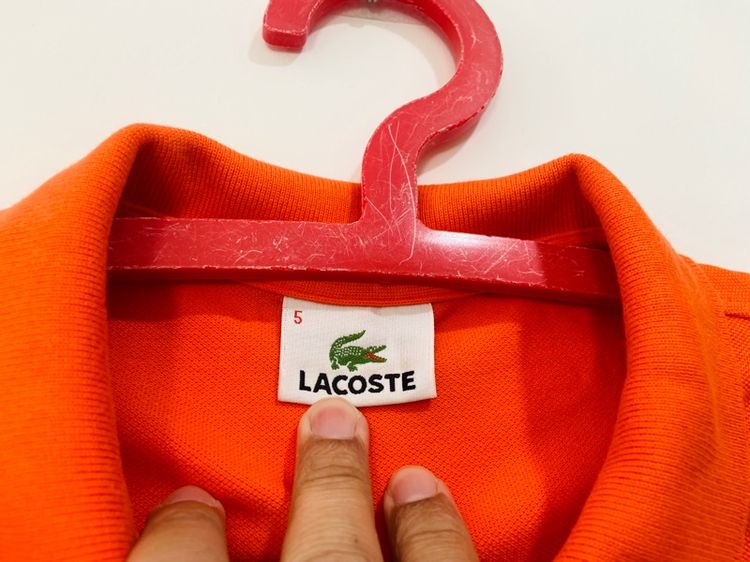 เสื้อโปโล LACOSTE แท้ 💯 size 5 ขนาด อก 21 ยาว 27.5 นิ้ว สภาพใหม่มาก สีส้มสดมาก ทรงสวย ผ้านิ่มหายากน่าสะสมครับ รูปที่ 4