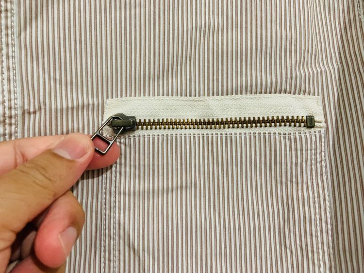 เสื้อเชิ้ต Hush Puppies แท้ 💯 size L วัดจริงขนาด อก 21.5 ยาว 28 นิ้ว สภาพใหม่มาก ทรงสวย ดีเทลสวย ตัดเย็บดีมาก เนื้อผ้านิ่มมาก รูปที่ 3