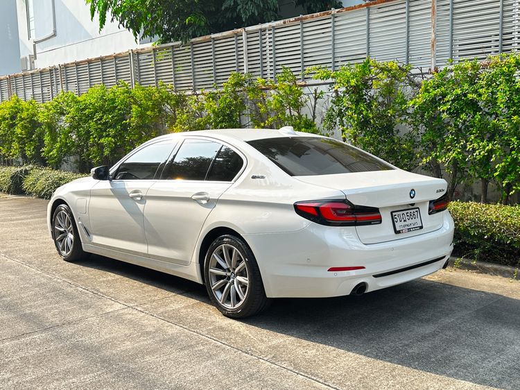 BMW Series 5 2020 530e Sedan เบนซิน ไม่ติดแก๊ส เกียร์อัตโนมัติ ขาว รูปที่ 4