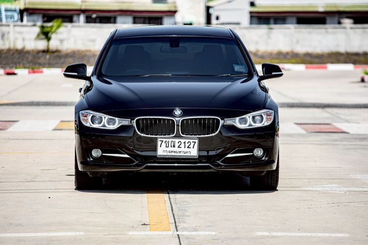 BMW Series 3 2014 320d Sedan ดีเซล ไม่ติดแก๊ส เกียร์อัตโนมัติ ดำ รูปที่ 2