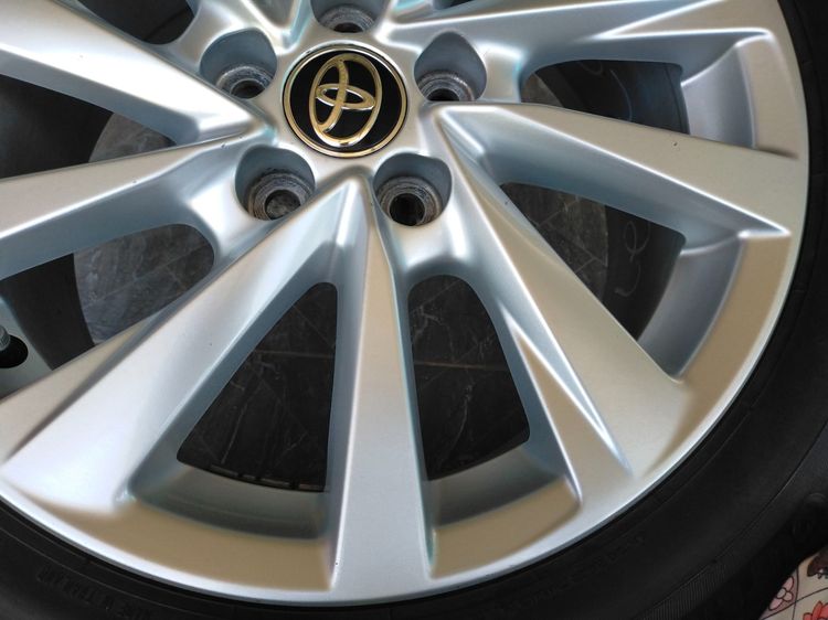 แม็กโตโยต้า ขอบ17 พร้อมยางดันลอป 215 55 17 ปี24 แม็กสีเดิมไม่ดุ้งไม่คดไม่แตกพร้อมยางสวยทุกเส้นตามรูปใส่ camry chr innova revo vigo13500 รูปที่ 7