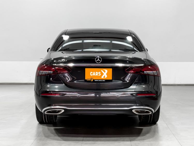 Mercedes-Benz E-Class 2021 E300 Sedan ปลั๊กอินไฮบริด (PHEV) ไม่ติดแก๊ส เกียร์อัตโนมัติ เทา รูปที่ 4