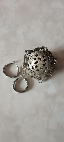 เข็มขัดเก่าพร้อมต่างหู