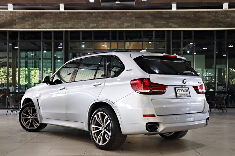 BMW X5 2017 2.0 xDrive40e M Sport 4WD Utility-car ไฮบริด ไม่ติดแก๊ส เกียร์อัตโนมัติ บรอนซ์เงิน รูปที่ 4