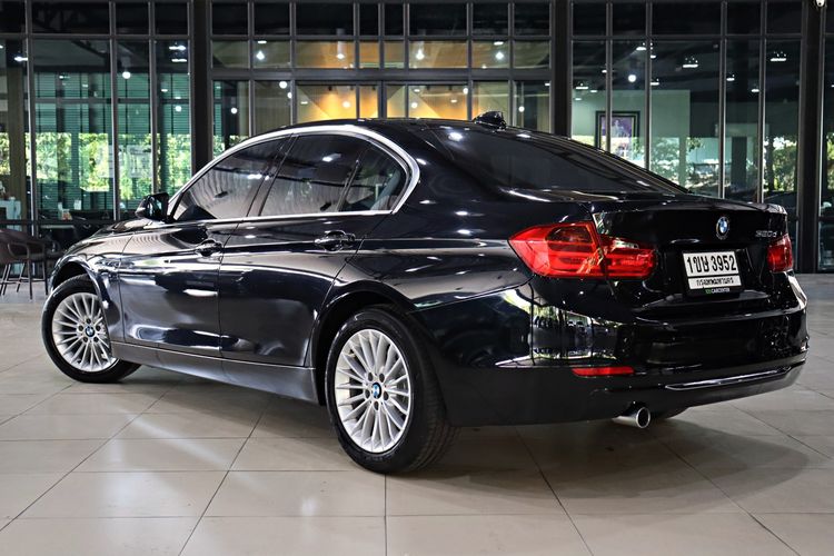 BMW Series 3 2015 320d Sedan ดีเซล ไม่ติดแก๊ส เกียร์อัตโนมัติ ดำ รูปที่ 4