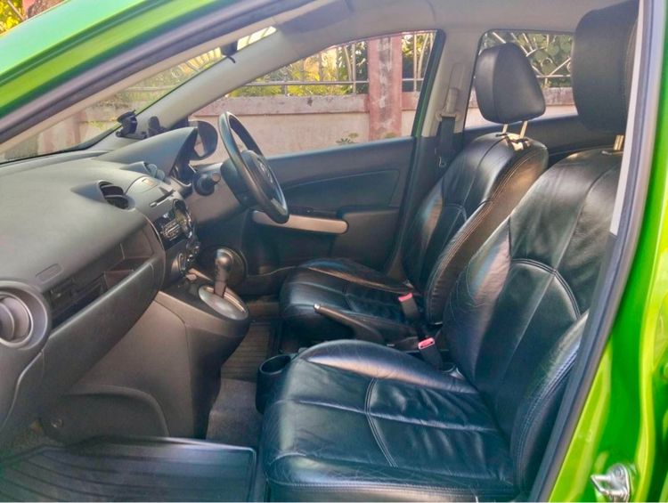 Mazda Mazda 2 2013 1.5 Sports Groove Sedan เบนซิน ไม่ติดแก๊ส เกียร์อัตโนมัติ เขียว รูปที่ 4