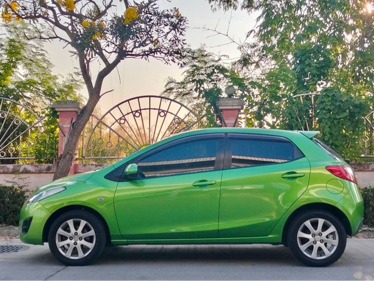Mazda Mazda 2 2013 1.5 Sports Groove Sedan เบนซิน ไม่ติดแก๊ส เกียร์อัตโนมัติ เขียว รูปที่ 2