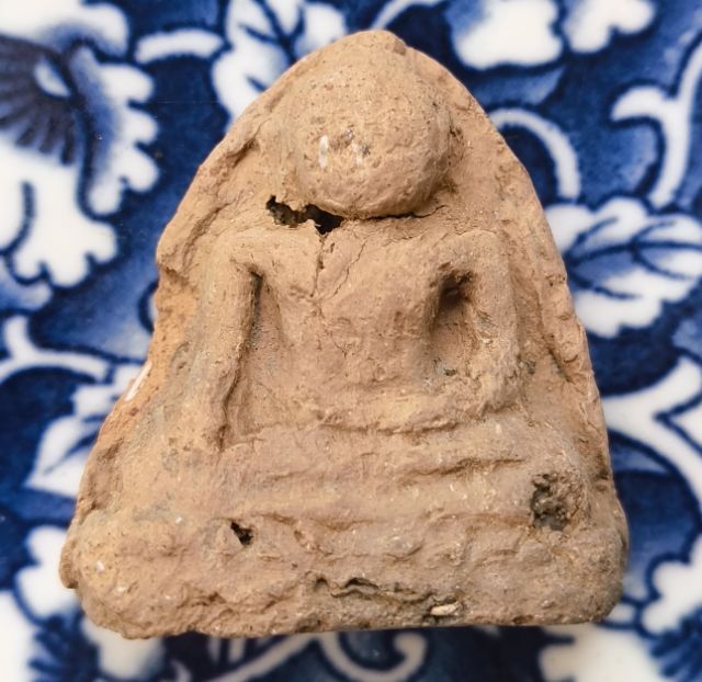 พระหลวงพ่อโตเนื้อดินวัดบางกระทิงค่ะ