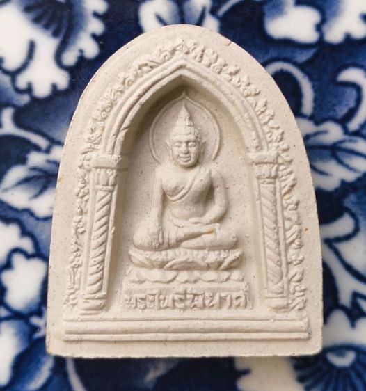 พระไพรีพินาศปี2530เนื้อผงเก่าค่ะ(มีกล่อง)