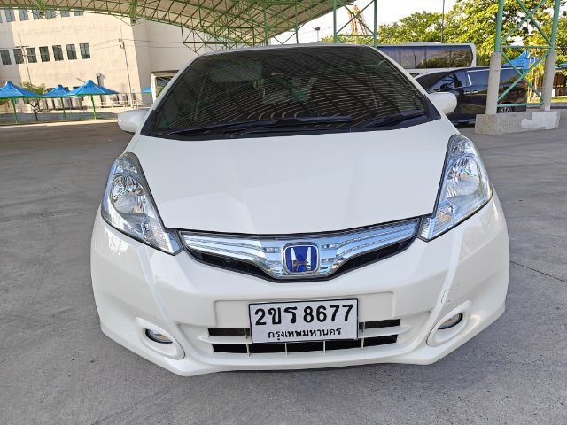 Honda Jazz 2013 1.3 Hybrid Sedan ไฮบริด ไม่ติดแก๊ส เกียร์อัตโนมัติ ขาว รูปที่ 3