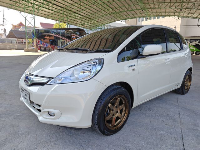 รถ Honda Jazz 1.3 Hybrid สี ขาว