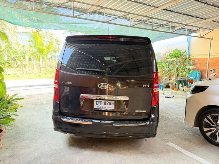 Hyundai H-1  2018 2.5 Deluxe Van ดีเซล เกียร์อัตโนมัติ น้ำตาล รูปที่ 4