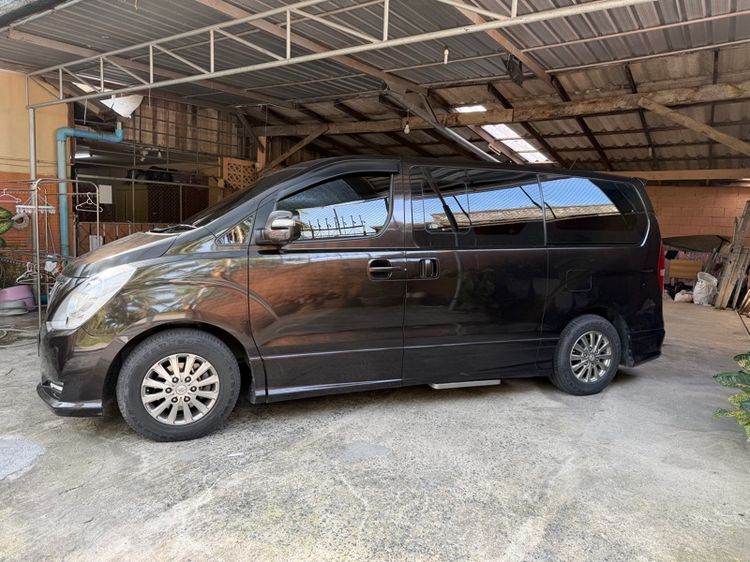 Hyundai H-1  2018 2.5 Deluxe Van ดีเซล เกียร์อัตโนมัติ น้ำตาล รูปที่ 2