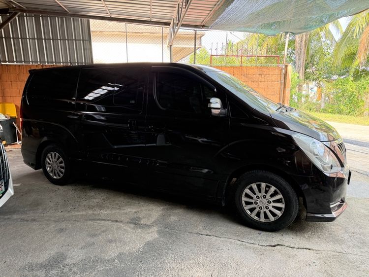Hyundai H-1  2018 2.5 Deluxe Van ดีเซล เกียร์อัตโนมัติ น้ำตาล รูปที่ 3