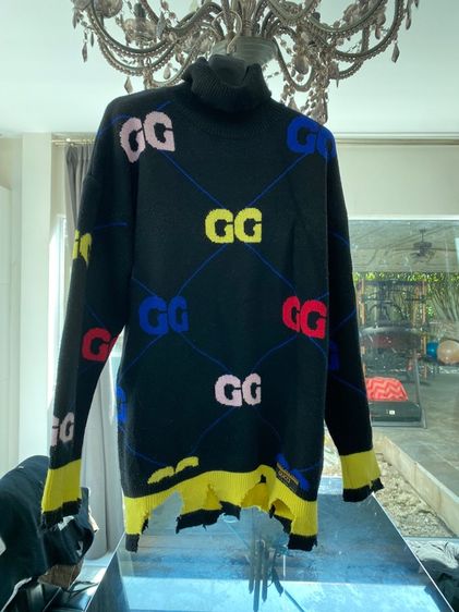 กุชชี่ เสื้อคอเต่าแขนยาว แต่งขาด สภาพใหม่เอี่ยม