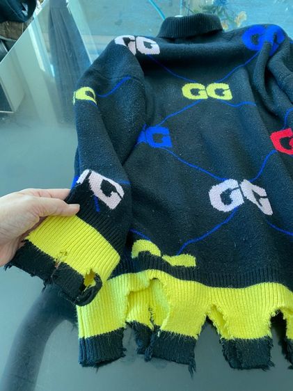 กุชชี่ เสื้อคอเต่าแขนยาว แต่งขาด สภาพใหม่เอี่ยม รูปที่ 4
