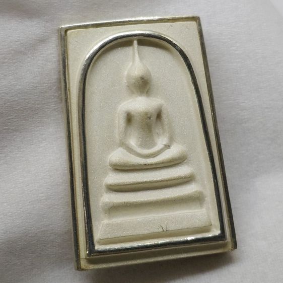 สมเด็จพระพุฒาจารย์ (โต พรหมรังสี) พิมพ์นิยม เนื้อเงินขัดเงา พ่นทราย อนุสรณ์ ๑๒๘ ปี วัดเกศไชโย พ.ศ.2543 กล่องเดิม รูปที่ 5