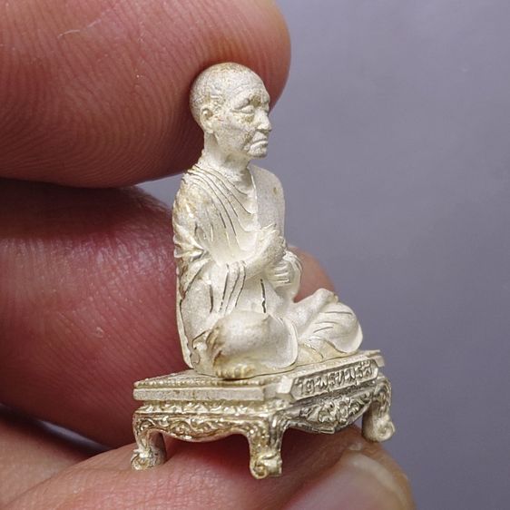 สมเด็จพระพุฒาจารย์ (โต พรหมรังสี) ลอยองค์พิมพ์ใหญ่ เนื้อเงิน อนุสรณ์ ๑๒๘ ปี วัดเกศไชโย พ.ศ.2543 กล่องเดิม รูปที่ 5