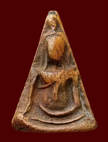 พระนางพญาเข่าโค้ง