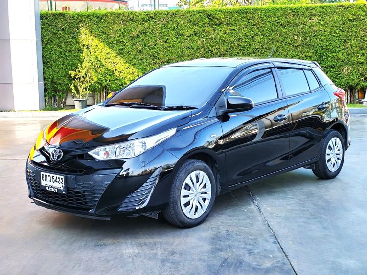 รถ Toyota Yaris 1.2 E สี ดำ