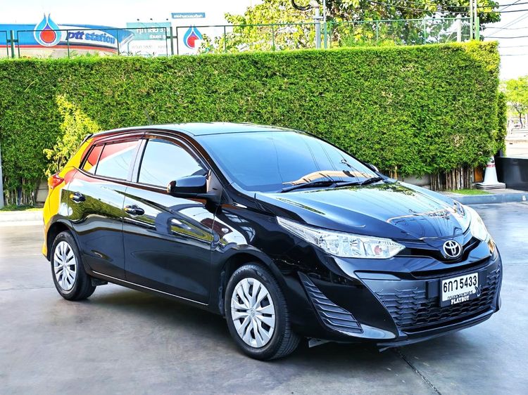 Toyota Yaris 2017 1.2 E Sedan เบนซิน ไม่ติดแก๊ส เกียร์อัตโนมัติ ดำ รูปที่ 3