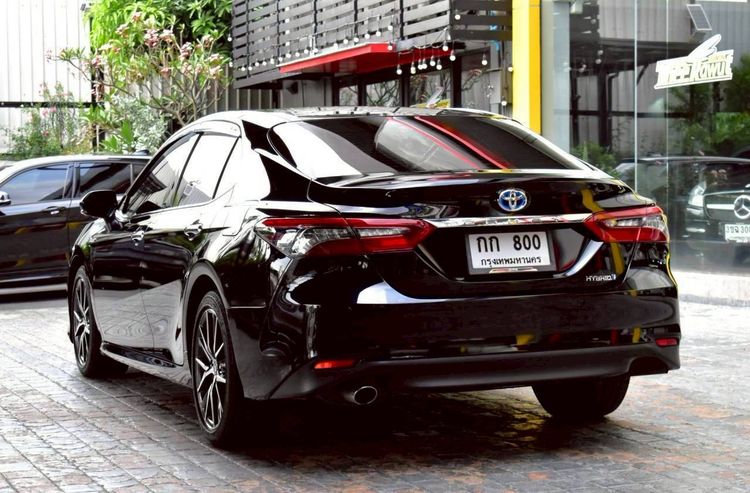 Toyota Camry 2023 2.5 HEV Premium Luxury Sedan ไฮบริด ไม่ติดแก๊ส เกียร์อัตโนมัติ ดำ รูปที่ 3