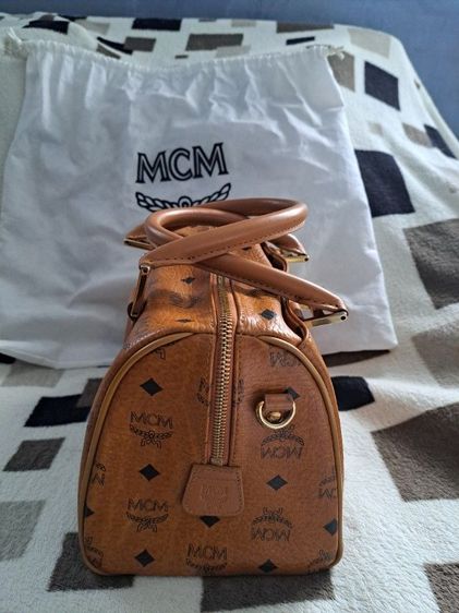 ขายกระเป๋า MCM ทรวงหมอน 25" พร้อมถุงผ้า สภาพพร้อมใช้งาน สนใจทักมาได้ค่ะ รูปที่ 3