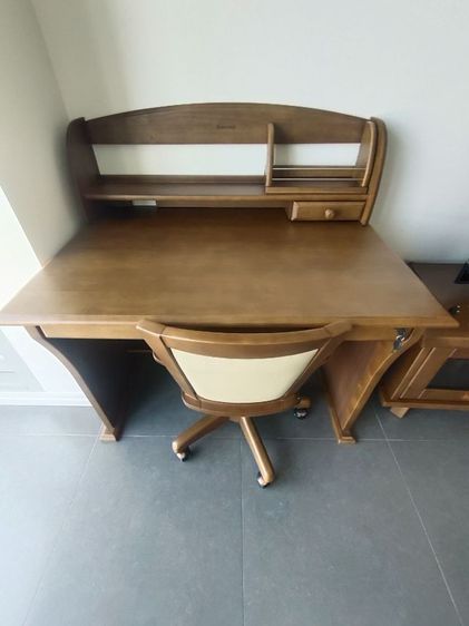 ขายเฟอร์นิเจอร์ไม้ brand Apina ใหม่มากแทบไม่ได้ใช้