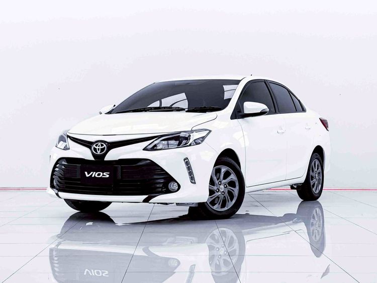 รถ Toyota Vios 1.5 Mid สี ขาว