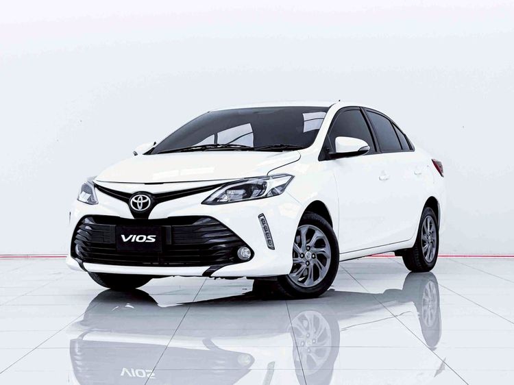 รถ Toyota Vios 1.5 Mid สี ขาว