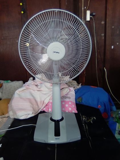 พัดลมตั้งโต๊ะมือสอง สภาพนางฟ้าราคาสวยๆ มีหลายตัวสนใจติดต่อด่วน รูปที่ 2
