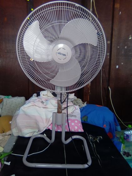 พัดลมตั้งโต๊ะมือสอง สภาพนางฟ้าราคาสวยๆ มีหลายตัวสนใจติดต่อด่วน