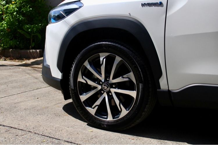 Toyota Corolla Cross 2023 1.8 Hybrid Premium Safety Sedan ไฮบริด ไม่ติดแก๊ส เกียร์อัตโนมัติ ขาว รูปที่ 4