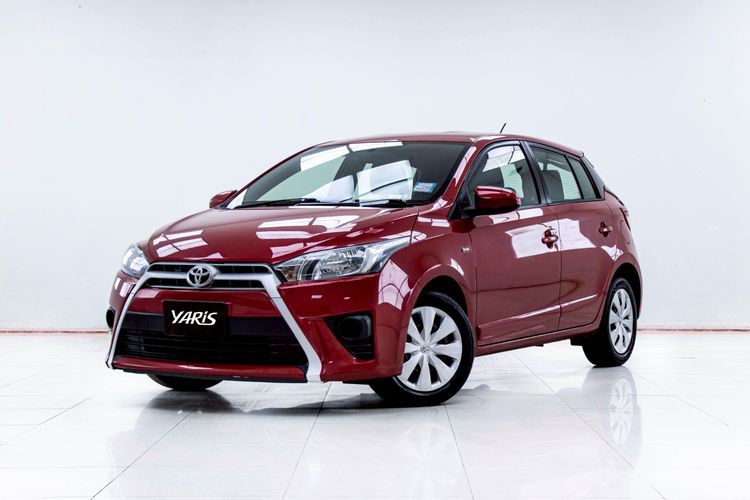 รถ Toyota Yaris 1.2 E สี แดง