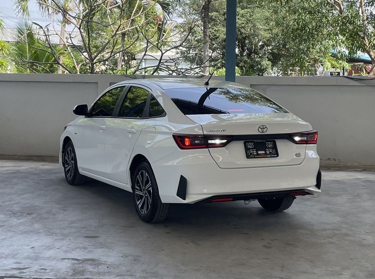 Toyota Yaris ATIV 2025 1.2 Sport Sedan เบนซิน ไม่ติดแก๊ส เกียร์อัตโนมัติ ขาว รูปที่ 4