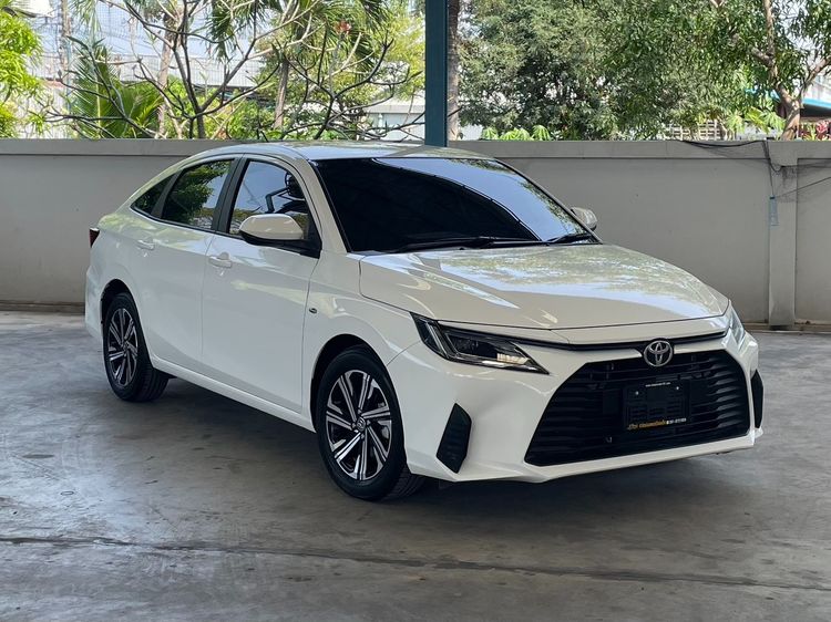 Toyota Yaris ATIV 2025 1.2 Sport Sedan เบนซิน ไม่ติดแก๊ส เกียร์อัตโนมัติ ขาว รูปที่ 3