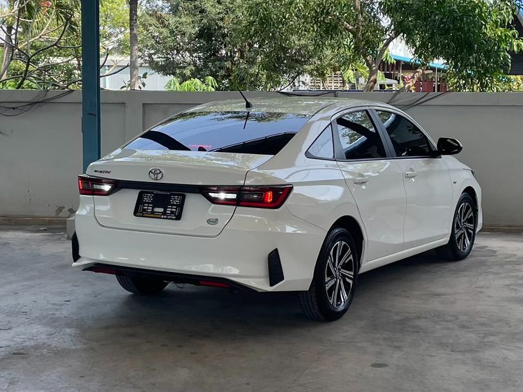 Toyota Yaris ATIV 2025 1.2 Sport Sedan เบนซิน ไม่ติดแก๊ส เกียร์อัตโนมัติ ขาว รูปที่ 2