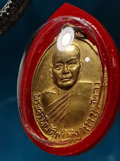 เหรียญหลวงพ่อคง วัดบ้านสวน ปี16 รุ่นเเรก พิธีเสาร์5 เดือน5 ขึ้น5ค่ำ เนื้อทองเเดงเเจกกรรมการ สภาพสวยมาก หายาก พบน้อย มาพร้อมเลี่ยมตลับอย่างดี รูปที่ 6