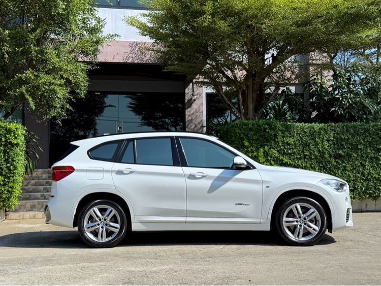 BMW X1 2019 2.0 sDrive20d M Sport Utility-car ดีเซล ไม่ติดแก๊ส เกียร์อัตโนมัติ ขาว รูปที่ 2