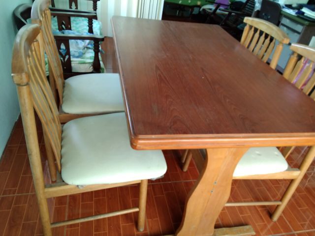 โต๊ะกินข้าว พร้อมเก้าอี้ 4ตัว