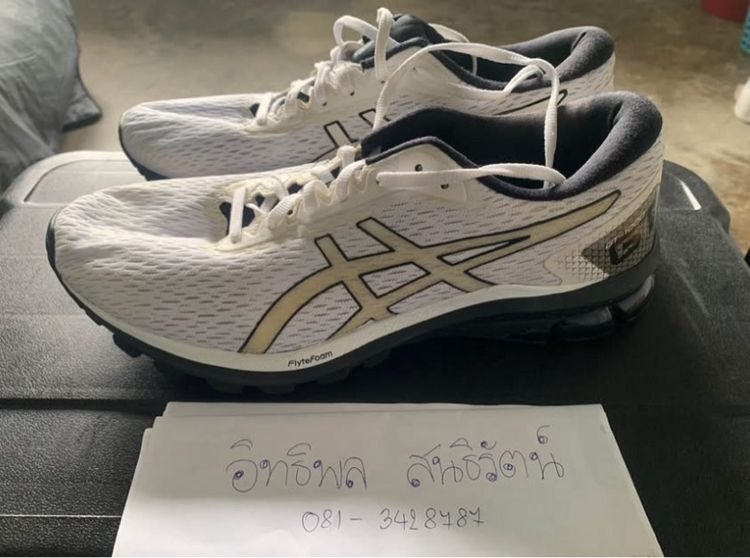 รองเท้า เอสิก