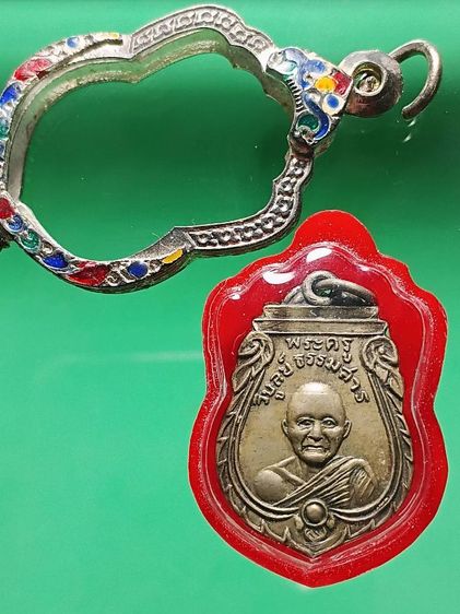 เหรียญหลวงพ่อเพชร วัดอัมพวัน เกาะพงัน รุ่นสอง ปี2498 จ.สุราษฎร์ธานี เนื้ออัลปาก้า สภาพสวย พบน้อย หายากมากๆครับ รูปที่ 3