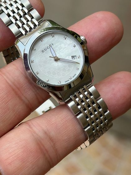 GUCCI G Timeless 27 mm Mother of Pearl Diamond Lady Watch White Dial  รูปที่ 14